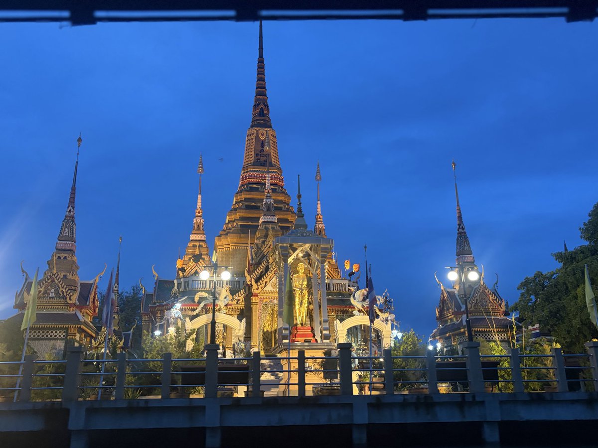 Pavi0lgp's tweet photo. #ตลาดนำ้อัมพวา   #วัดจุฬามณี   #เดินทางนั่งเรือ   ดูหิ่งห้อยเดือนสิงหาคม จะมีเยอะสุด ช่วง18:30-21:00  

#นักเดินทาง https://t.co/u9muzx8i63
