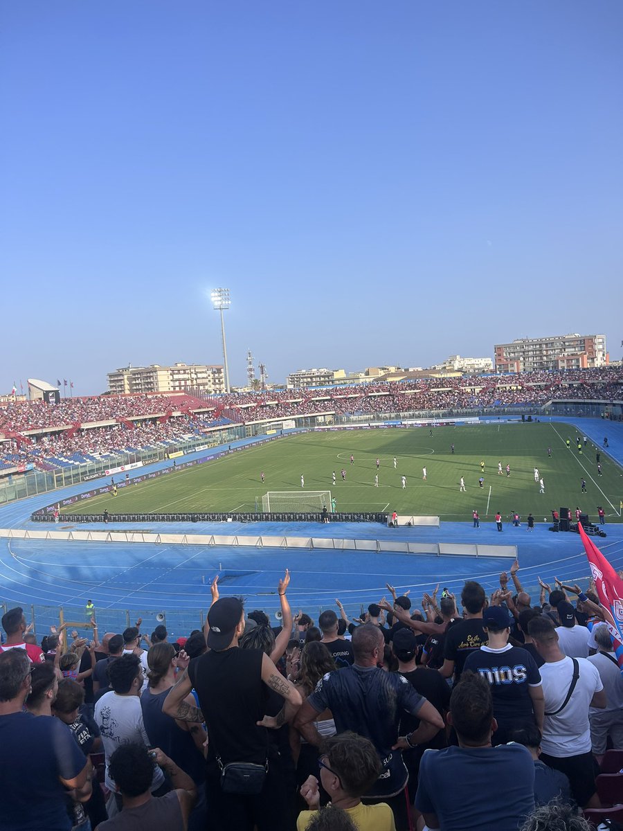 realpug23's tweet photo. @marifcinter Dani io sono di Catania , ero presente , tecnicamente e fisicamente L Inter due spanne sopra il Catania ! E credimi che giocare al Massimino ci vogliono gli attributi https://t.co/GJgiRfVh9v