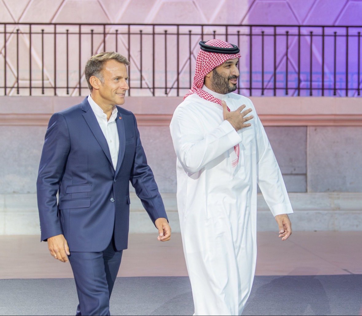khalid76's tweet photo. باريس ترحب بولي العهد 🇸🇦🇫🇷
شراكة سعودية فرنسية تتجاوز السياسة والاقتصاد
 #محمد_بن_سلمان_في_باريس https://t.co/BZF7VkbqCP