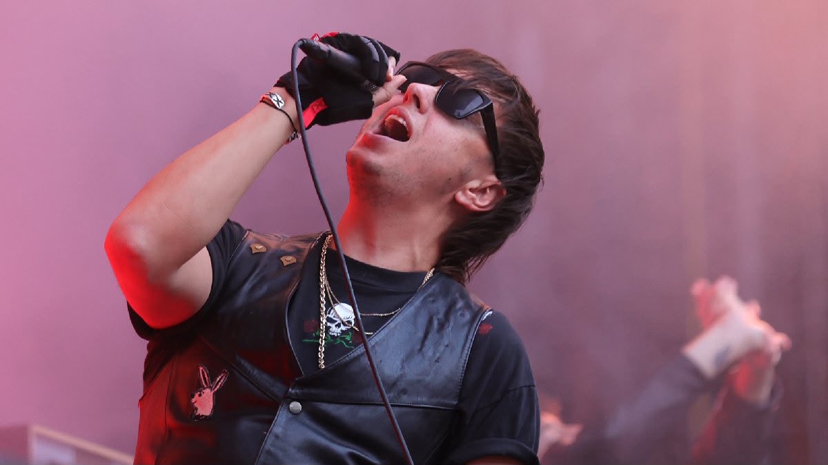 musictrendscol's tweet photo. ¡Feliz cumpleaños #48 para Julian Casablancas! 💿❤️

Te vemos en Dicembre, gordo hermoso 🥹 https://t.co/zAvLtB5afv