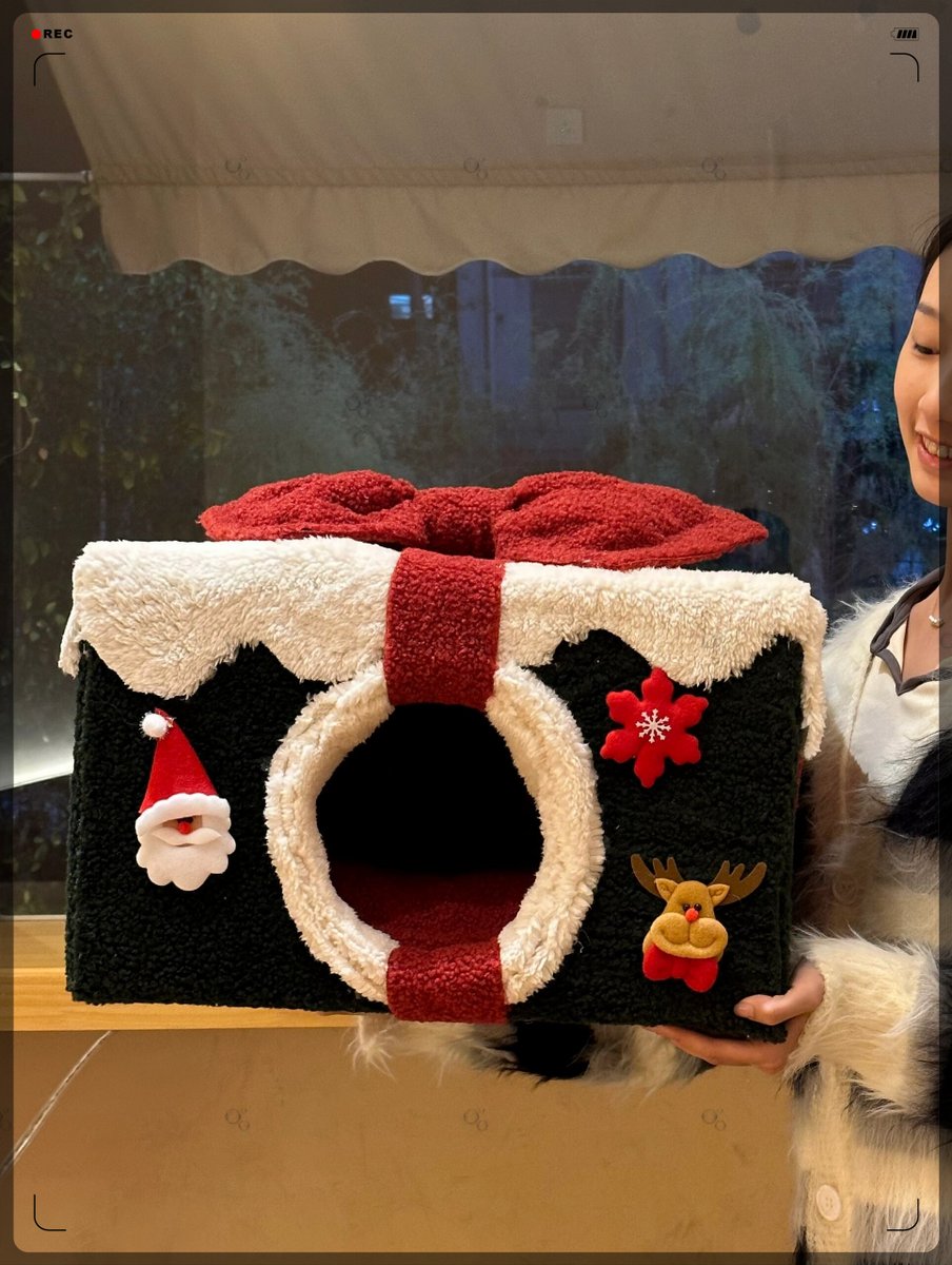 Muchiner's tweet photo. Just finished this cute hand-knit cat cozy in soft cream yarn—perfect for cozying up with my little buddy!  #HandmadeJoy #CraftTime， https://t.co/zYr3MiSlof