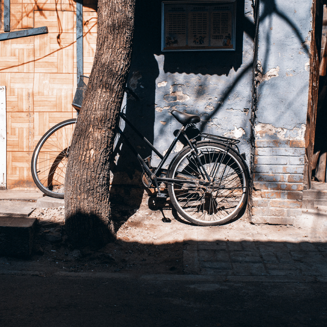 AlistarJames1's tweet photo. Walking back home and spotted this sunlit old bike parked by the alley wall—small city joys hit different. https://t.co/KvjYbQ8yKP