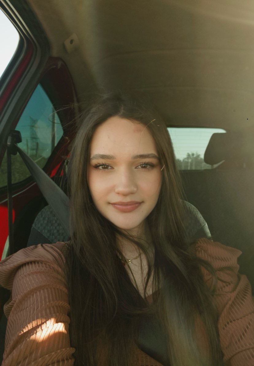 Mimizaop's tweet photo. sou mt a favor da edição de fotos pra postar 
obv q com limites ne mas tipo
eu queimei a testa fazendo chapinha antes de sair e arrumei no editor fds https://t.co/zTng5EO3Zk