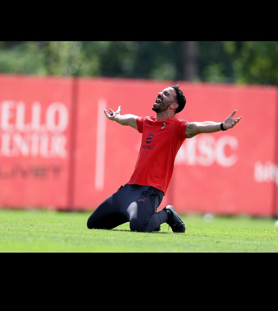 SULQR99's tweet photo. Forza Milan ❤️🖤 https://t.co/KkPtUNNad3