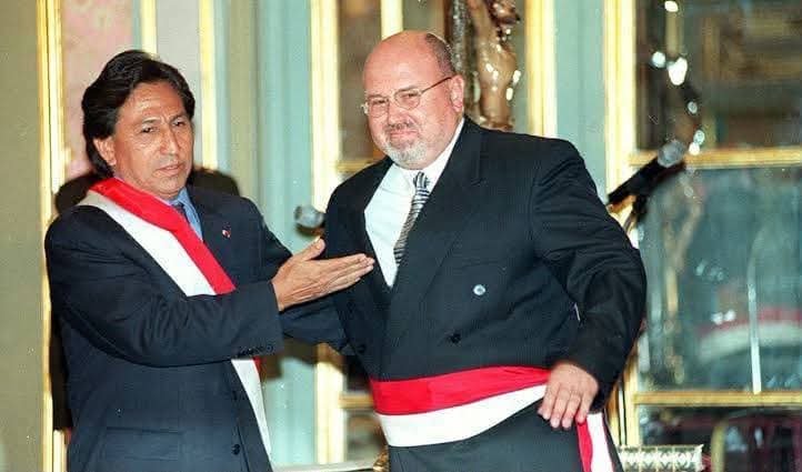 susana_bozzo's tweet photo. ‼️BRUCE ERA MISIO Y QUEBRADO, SE HIZO MILLONARIO CON TOLEDO‼️:

Bruce fue amigo de Toledo, Toledo hoy está en la cárcel por corrupto.
Toledo lo puso de ministro y luego se enriqueció.

 *El señor Bruce, a ido a la carcel a visitar a Toledo en todos estos años ?* 
Ahí se ve la calidad de las personas, uno no abandona a un amigo ni en las buenas y ni en las malas.

Porque hoy Bruce no visita a Toledo en la carcel ?
Rabo de paja, no quiere que lo vinculen con la corrupción de Toledo?.

😎 Es un desleal que abandona a sus amigos cuando están en desgracia?.

‼️LA RESPUESTA ES TODAS LAS ANTERIORES..‼️🔝