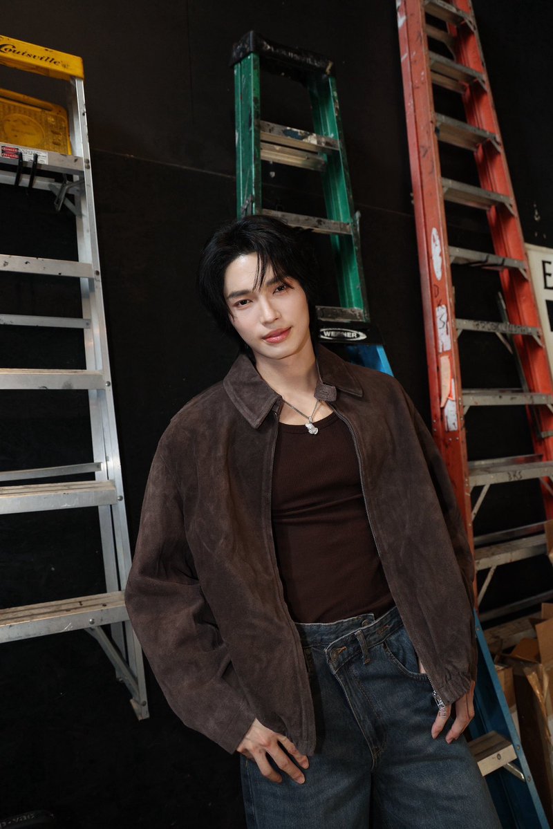 GMMTV's tweet photo. New Yorkkkk!!! Let’s go all out with me and the special moment I’m bringing today. I really want you all to join me there!

#JustYouandWin1stsoloFMinNewYorkCity 
#GMMTV https://t.co/1y6ewMrlYs