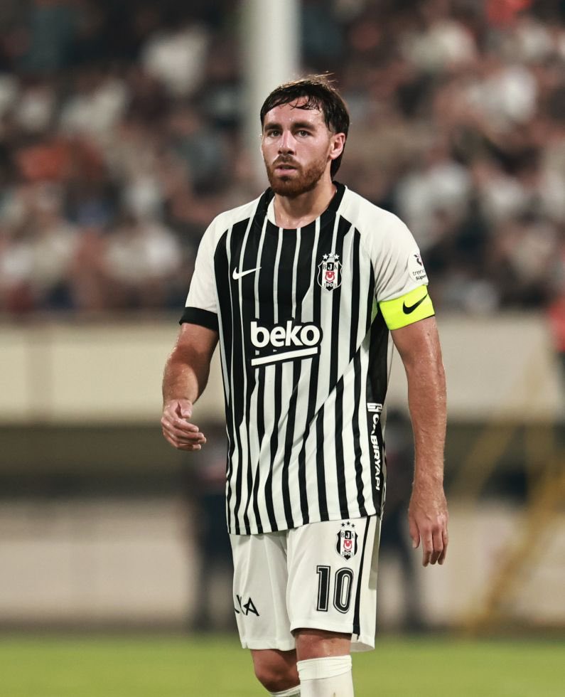 tozzerrecikleri's tweet photo. bu sezon Beşiktaş resmi olarak 7 maça çıktı ve yaklaşık 630 dk oynandı.

bu sezon orkun resmi olarak 7 maça çıktı ve yaklaşık 616 dk oynadı. 

bu süreçte orkun sadece 14 dk sahada yoktu. orkun formsuz değil sadece YORGUN! bu çocuğun takımda yedeği yok. https://t.co/KAGQ7Ah395