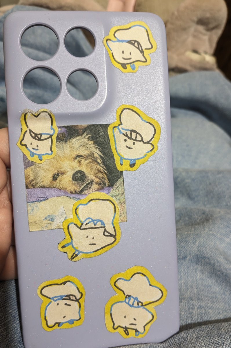 idolsoundsb's tweet photo. Have i shown you my phone case i love my phone case 😊 the stickers are rejects from when i drew the stickers for my current sketchbook https://t.co/NMDsuw0RWE