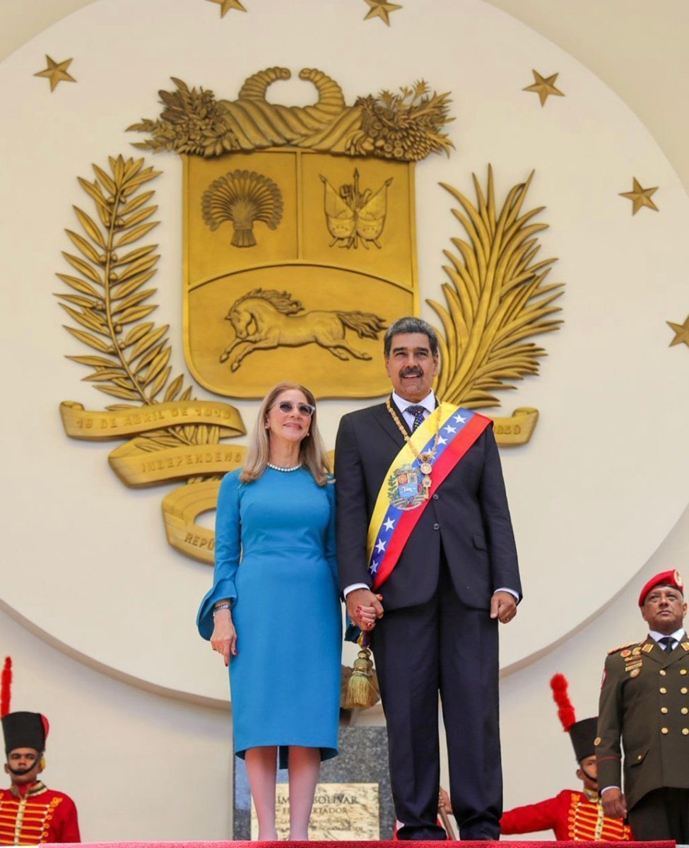 Venezuelaboutto's tweet photo. Nicolás Maduro acepto irse con los invasores de EEUU 🇺🇲 

Salvó a millones de venezolanos 🇻🇪

Si eso no pasa estaríamos completamente destruidos como Palestina 🇵🇸

Pero nadie está listo para esa conversación. https://t.co/zhTTGCXDDf
