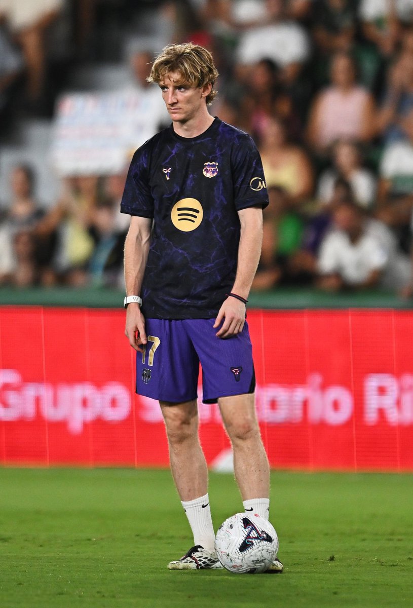 BarcaUniversal's tweet photo. 🚨 ANTHONY GORDON GOT 2 ASSISTS IN HIS FIRST 5 OFFICIAL MINUTES FOR BARCELONA! https://t.co/5XCuJyXZS2