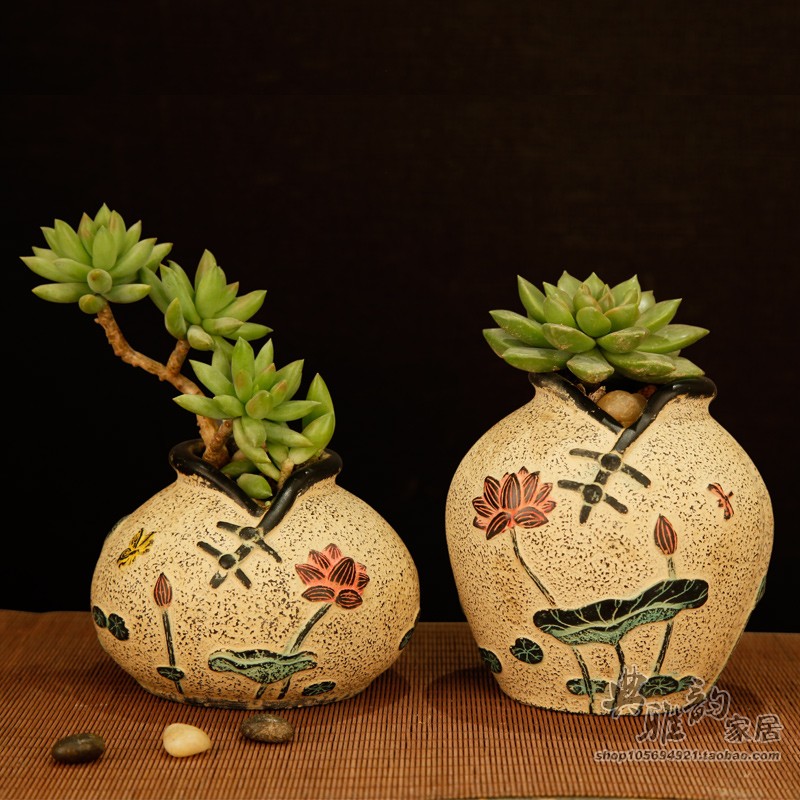 BHRtipster's tweet photo. Got an old glass jar lying around  Turn it into a cute mini succulent planter with just a little paint and some pebbles! Super easy DIY project to spruce up your desk today https://t.co/D6BihZEUZL