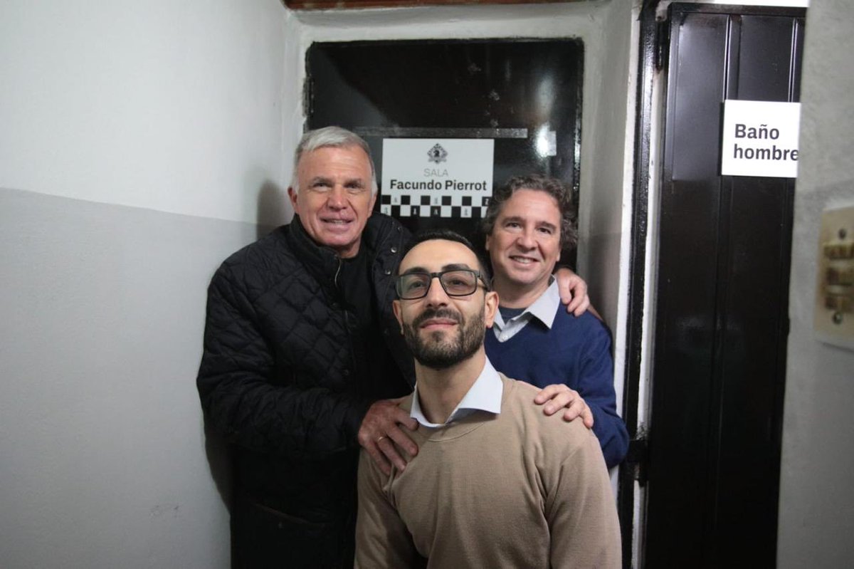 CarlosBalorBera's tweet photo. [AHORA | DOMINGO 23/08] Participamos de la celebración del 55° aniversario del Círculo de Ajedrez de Berazategui.

¡Felicitaciones por tantos años de trabajo y compromiso con toda la comunidad!

(Sigue) 👇🏻 https://t.co/gOS0PuvnLp