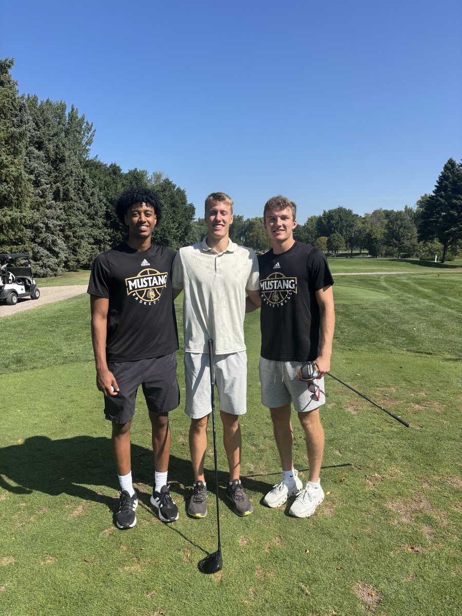 SMSUMustangsMBB's tweet photo. Annual Bucket Cup 🏌️⛳️

Good to have the guys back in town!!

Ready to get to work!

#Letsride🐴  |  #M4L https://t.co/4a0eN5qkA1