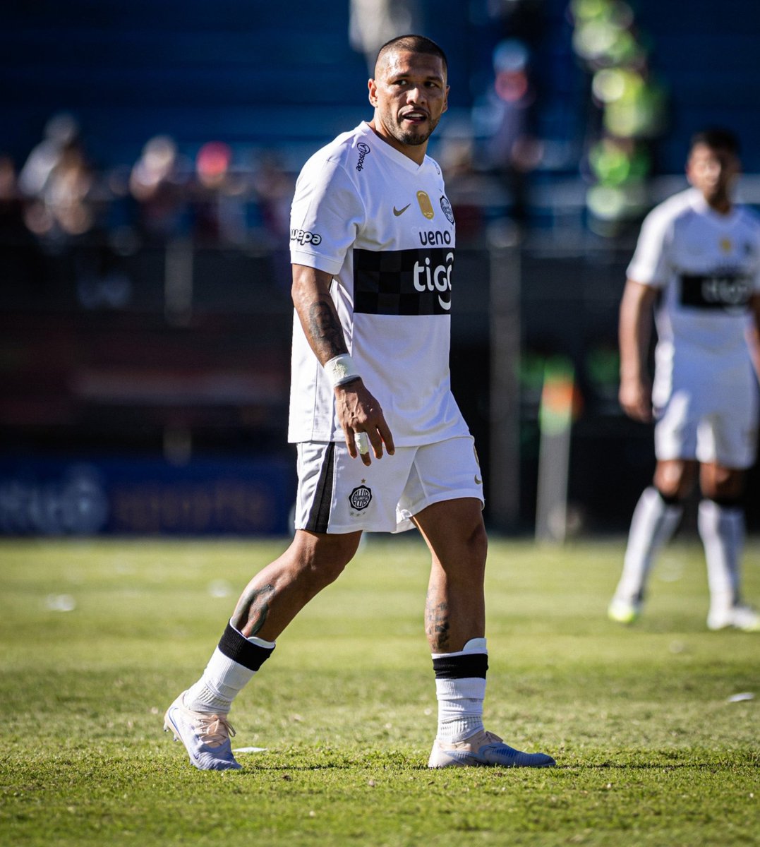 ivan_alexispy's tweet photo. EL MÁS GANADOR. Richard Ortiz 🇵🇾 (36) se convirtió oficialmente en el futbolista con más VICTORIAS en la historia de los Superclásicos del Fútbol Paraguayo desde 1913 a la actualidad.

50 PARTIDOS
22 VICTORIAS
18 EMPATES
10 DERROTAS
07 GOLES
02 ASISTENCIAS https://t.co/C0KiaopkDx