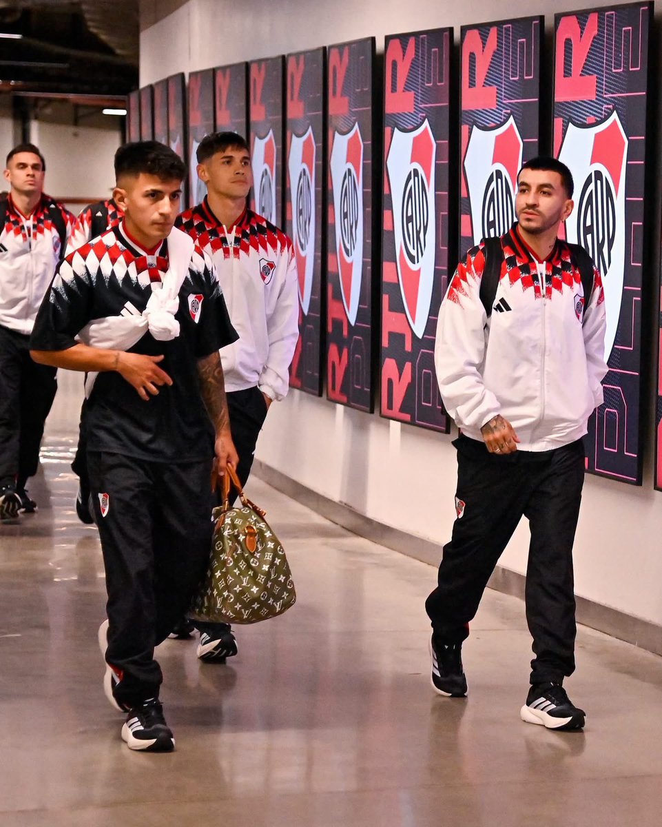 RiverAmorEp7's tweet photo. Rumbo al vestuario ✅ https://t.co/mDXgPRLSon