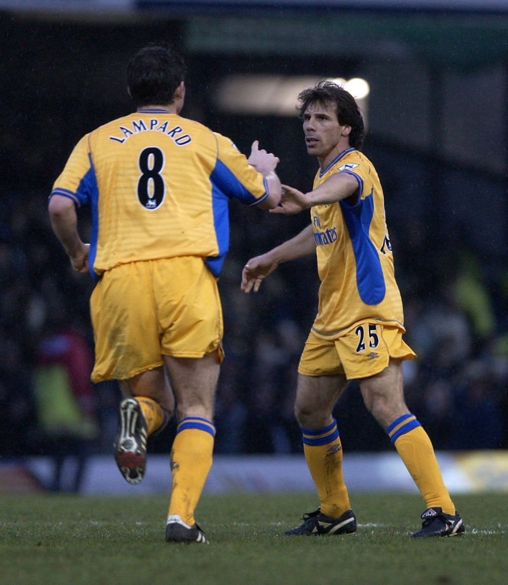 Kevor254's tweet photo. I can see Frank Lampard, who is the other guy? https://t.co/GyOycHUfLr