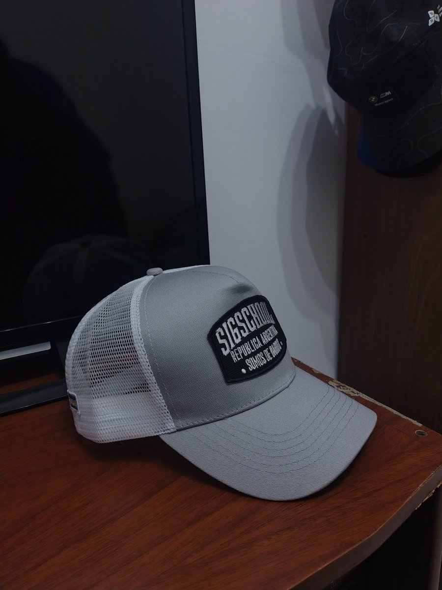 San_Magee's tweet photo. Cabe, me prestas la gorra? 
Sisi llévala, te la regalo.
En el cumpleaños de el tuve regalo jajaja 
🫶🏽🫶🏽🫶🏽 https://t.co/7xsuJnUKLQ