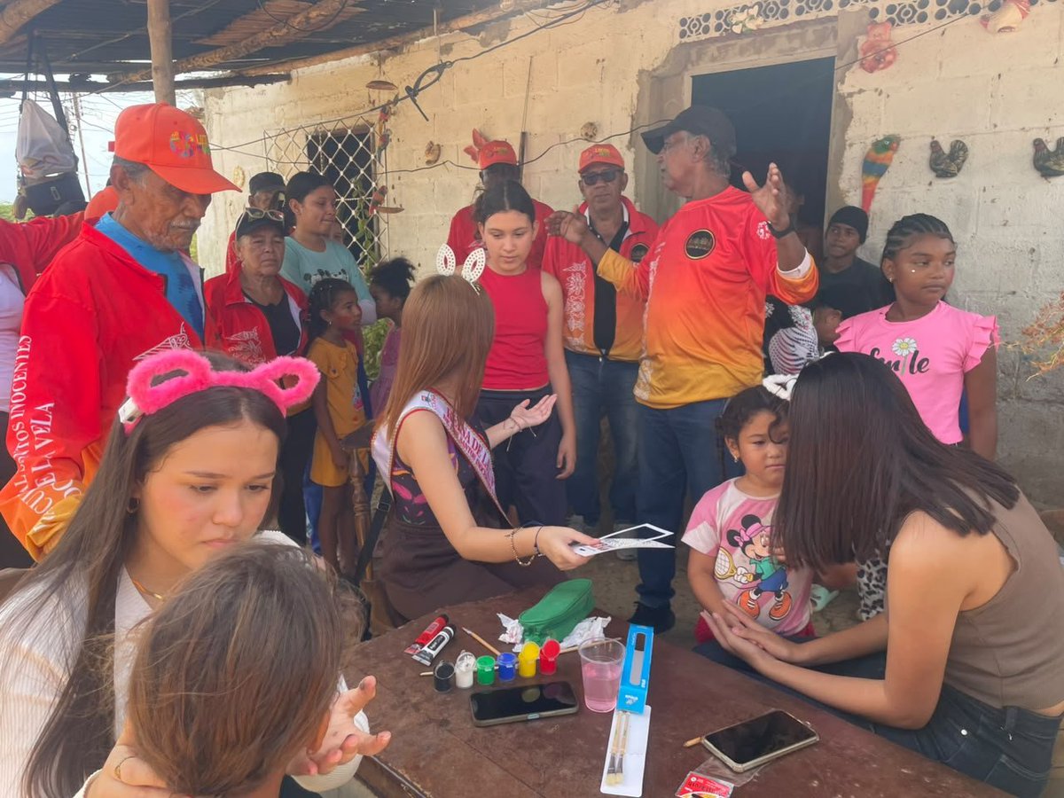 alberto75jose's tweet photo. La Fundación Cultural Santos Inocentes, Locos de La Vela, dió inicio al plan vacacional locuras infantiles por noveno año consecutivo, teniendo como punto de partida el sector Colombia Sur de La Vela, municipio Colina. https://t.co/r26Abgkso1