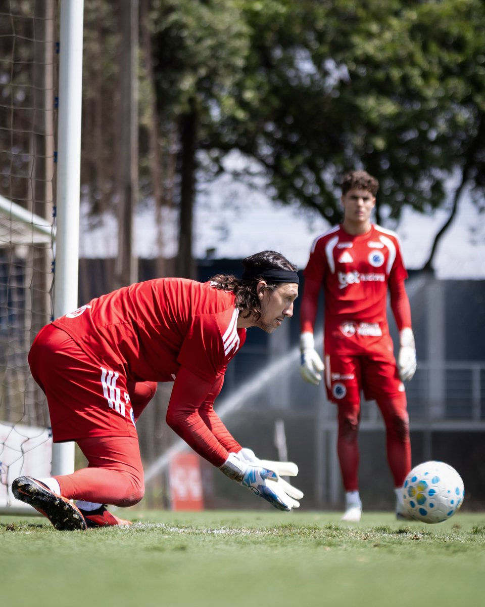 Cruzeiro's tweet photo. Domingo de reapresentação na Toca da Raposa II! O Cruzeiro começou a preparação para o duelo pela Copa do Brasil! 🦊⚽️

📸 @ggaleixo / Cruzeiro https://t.co/bqtb4HUXli