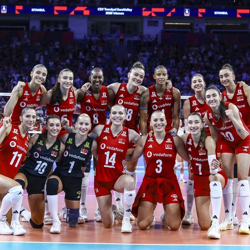 cenginyurt52's tweet photo. Slovenya’yı 3-1 mağlup ederek Avrupa Şampiyonası’nda 2’de 2 yapan Filenin Sultanlarına teşekkür ediyor, şampiyonluk yolunda başarılar diliyoruz. https://t.co/pDUpCWl6h6