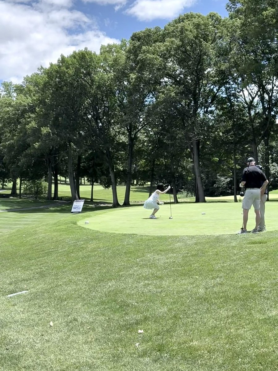 donna_serah's tweet photo. Less screen time, more fairway time. https://t.co/RoZH2LA6uT