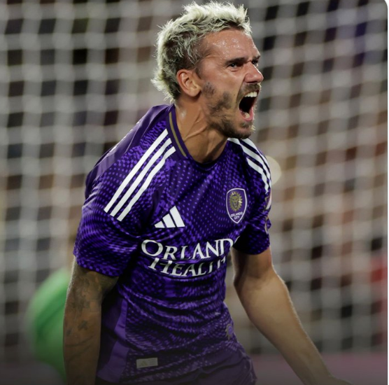 dyesbro's tweet photo. Antoine Griezmann a marqué son premier doublé avec Orlando City lors de la victoire 2-1 contre le Real Salt Lake en MLS. Menés au score, les siens ont pu compter sur le Français pour renverser la situation. Il totalise 3 buts et 2 passes décisives en 6 matchs aux États-Unis. https://t.co/DZu5gzfRin