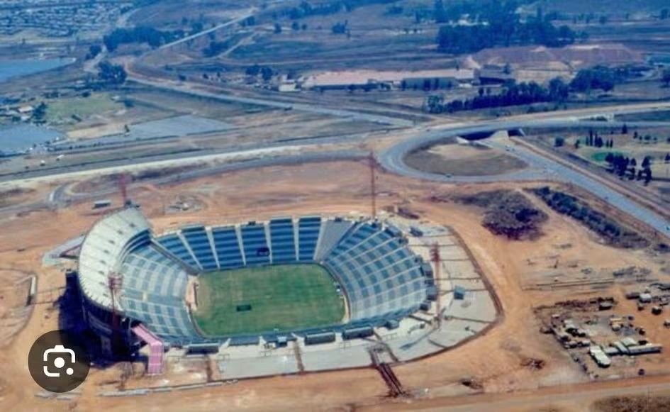 ArnoldKhaz97800's tweet photo. the old FNB stadium before it was renovated for the 2010 world cup https://t.co/5nwnDYEZZ7