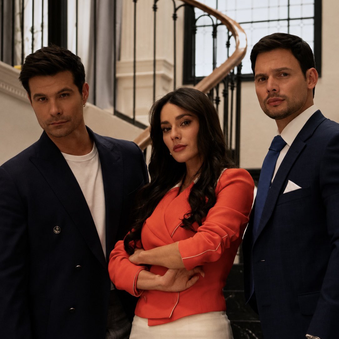 FebreLatina's tweet photo. Nesses dois triângulos amorosos recentes que dividiram opiniões e fandons, para quais casais foram suas torcidas? 

#ElAmorInvencible #LasHijasDeLaSeñoraGarcia https://t.co/z45icFpM3z