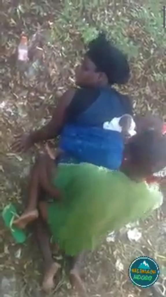 JohnKelton256's tweet photo. A woman can do anything.🙌 
Imagine with a kid on her back 😳 https://t.co/929dnz4VAl
