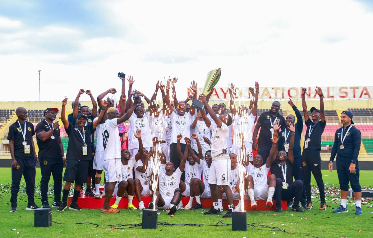 Deejayjuan's tweet photo. Tuliwapiga Wang'uru wakasema kiwanja ni mbovu... Leo hapo Nyayo wameitafta hadi na torch.. 🤣🤣🤣 Tusker ya Matere 😆😆 https://t.co/VhGa9oCxYe