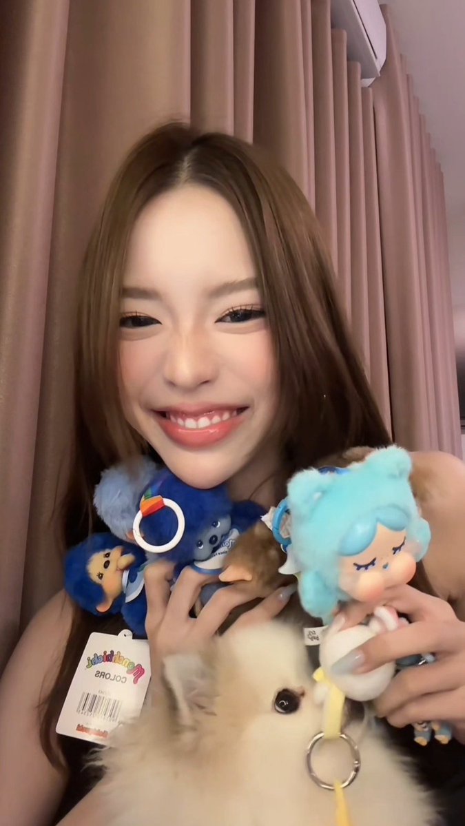 w_waan_'s tweet photo. ตอนน้องพั้นหยิบม่อนชิชิมาอวด คือ น่ารักไม่ไหวววว ><
เห็นแล้วอยากเหมาม่อนชิชิ(สีน้ำเงิน)มาไว้ให้น้องพั้นหมดเลยยย น่ารักมากกก 😳💙

#Punch_Kiismet 
#Kiismet https://t.co/a59RGeqrAX
