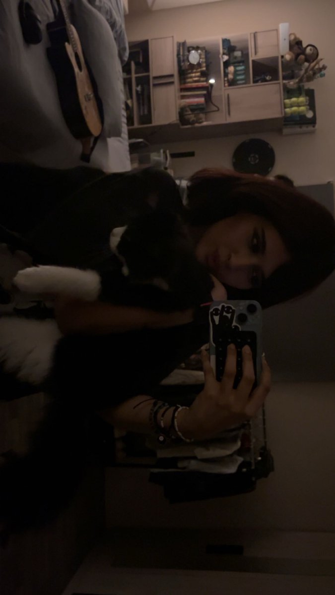 1Vergill's tweet photo. 👩‍🦰🐈‍⬛🌖🎸 https://t.co/qxMe6kFxa1