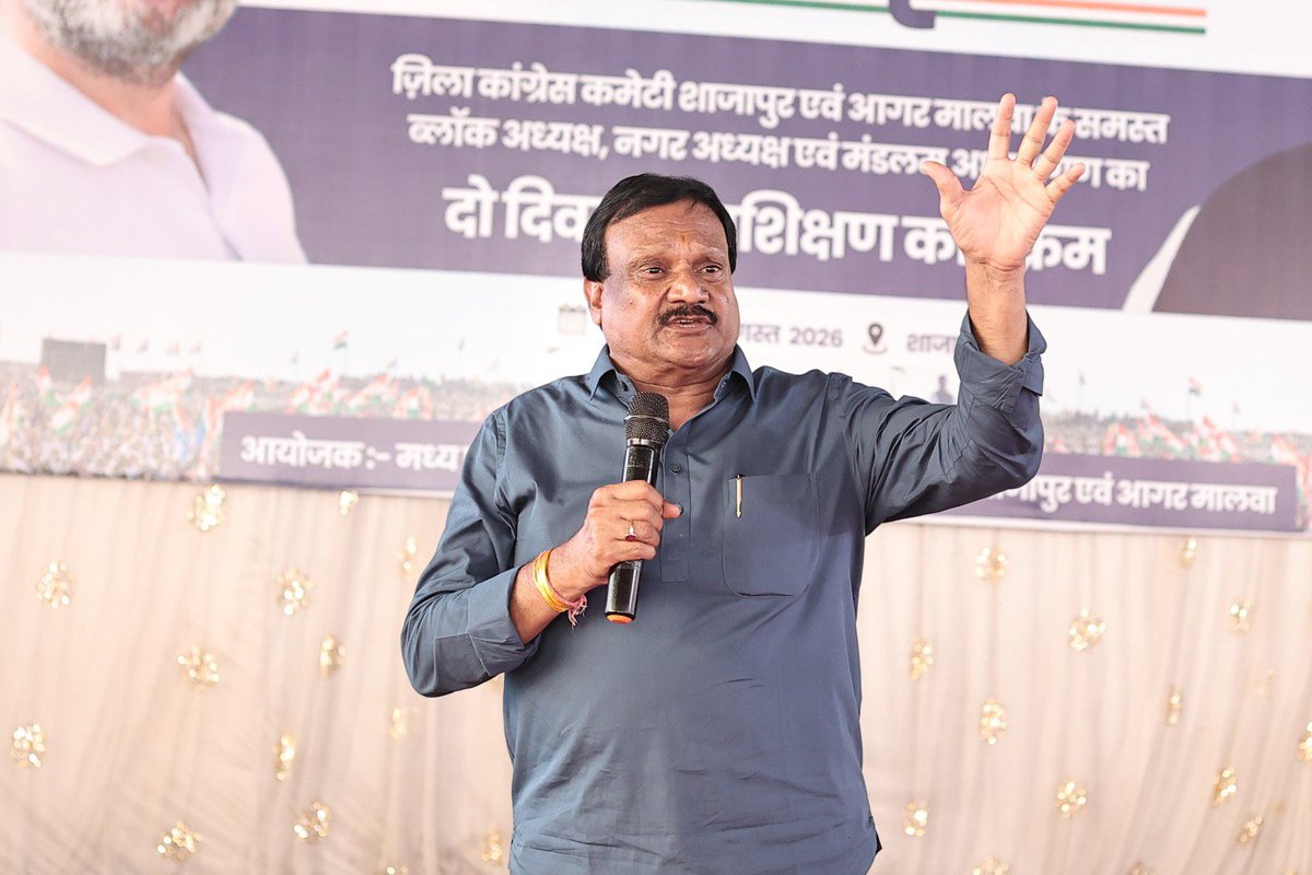 INCMP's tweet photo. शाजापुर में संगठन सृजन अभियान के तहत आयोजित शाजापुर एवं आगर-मालवा जिला कांग्रेस के ब्लॉक अध्यक्षों, मंडलम अध्यक्षों एवं नगर अध्यक्षों के दो दिवसीय प्रशिक्षण शिविर के समापन दिवस पर मप्र कांग्रेस प्रभारी श्री हरीश चौधरी जी ने बदलती कांग्रेस, मप्र कांग्रेस अध्यक्ष श्री जीतू पटवारी जी ने मध्यप्रदेश कांग्रेस की सकारात्मक राजनीति, प्रशिक्षण विभाग प्रभारी श्री महेंद्र जोशी जी ने प्रशिक्षण की आवश्यकता, राष्ट्रीय प्रवक्ता श्री अभय दुबे जी ने गंभीर मुद्दों की पृष्ठभूमि, पूर्�� मंत्री श्री सज्जन सिंह वर्मा जी ने संगठनात्मक कर्तव्य, श्री मनोज राजे जी ने संविधान का मर्म, विषय पर उद्बोधन दिए।

इस अवसर पर पूर्व मंत्री श्री हुकुम सिंह कराड़ा जी, सुसनेर विधायक श्री भैरो सिंह (बापू) जी, पूर्व विधायक श्री विपिन वानखेड़े जी, आगर-मालवा जिला कांग्रेस अध्यक्षा श्रीमति विजयलक्ष्मी तंवर जी एवं शाजापुर जिला कांग्रेस अध्यक्ष श्री नरेश्वर प्रताप जी सहित समस्त प्रभारीगण और स्था���ीय नेतागण उपस्थित रहे।