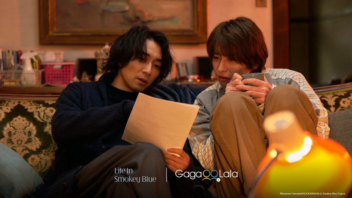 Lin49lll's tweet photo. อีกอันที่ผมนึกถึงคือนี้เลย Life in Smokey blue ครั้งแรกที่ได้เห็นเกี่ยวกับอาชีพนักแปล แปลหนังสือ นิทาน อะไรอย่างเงี้ย เห็นแง่มุมหลายอย่างมากเกี่ยวกับแบบอาชีพนี้ ทั้งการแปลตามบริบทเอยใด ความทรงจำเรากับหนังสืออะไรงี้ มันดีมากเลยอ่ะ https://t.co/UAYYiJ1dsb