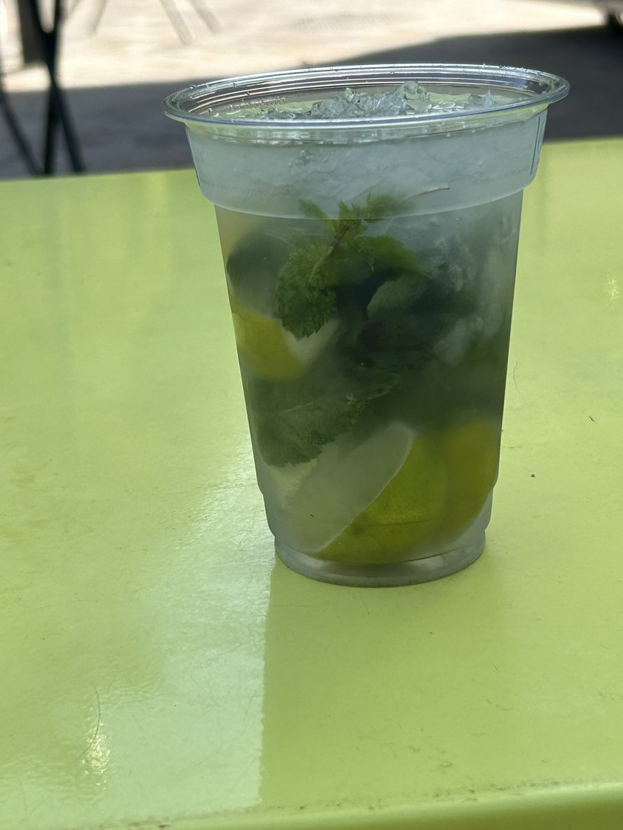 lemarin60's tweet photo. @GinieSigonney Bonne fin de week-end - un petit 5 km et un Mojito Virginie🤗😉🧜🏼‍♀️💐🌹💙🤍❤️ https://t.co/IVfwtXFHzF