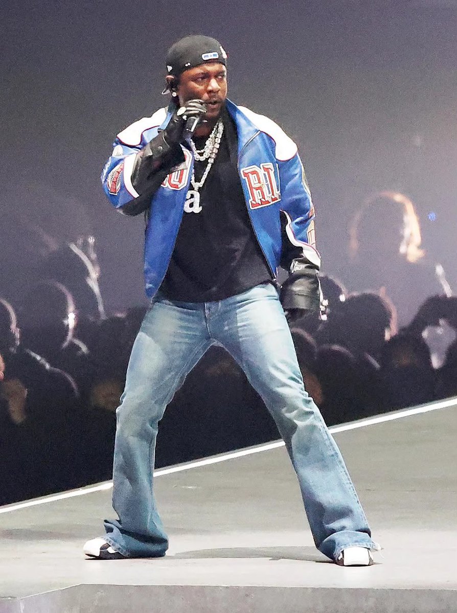 76wrld's tweet photo. We Had To Bring Back The Kendrick Lamar Celine Macro Flared Jean🙅🏻‍♂️🔥 | Thank You Lord For A Great Week 🛐🙏🏼 https://t.co/SUI5oZ66yI