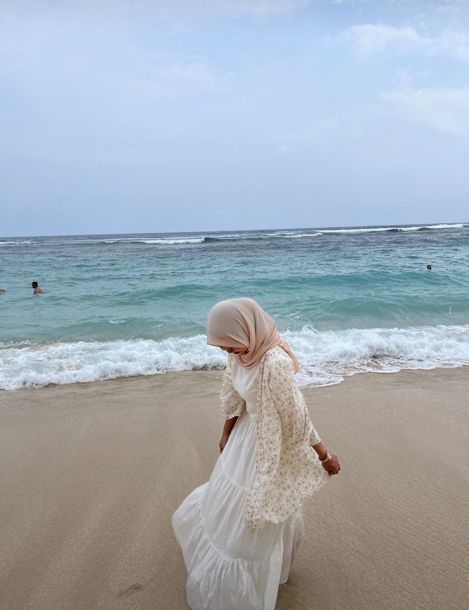 citrappg's tweet photo. Kalau ke pantai biasanya pake ini simple tapi nyaman banget 😍💗 
Rok putih dipaduin outer bunga -bunga 🌸 pasti bikin orang jadi salfok. 
Ga nerawang, motifnya juga gak pasaran
Rok ; https://t.co/CEnSl26WHx

Outer ; https://t.co/qxbheYvKjK https://t.co/qb9LiFdHZk