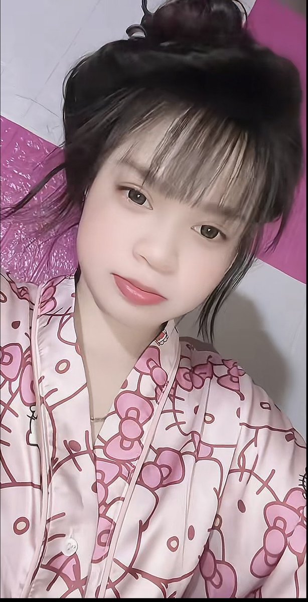 ATrsfth's tweet photo. Con muốn được liếm chân cho mẹ thiệt sạch và mẹ thưởn cho con chó của mẹ bằng 1 bữa uốn nc tiểu của mẹ liên https://t.co/DJs807nWkl