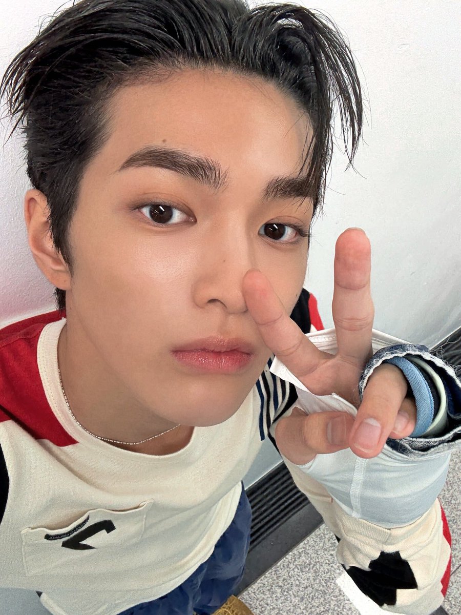 hyeonmotion's tweet photo. LOVE U https://t.co/lIa4L4orsK