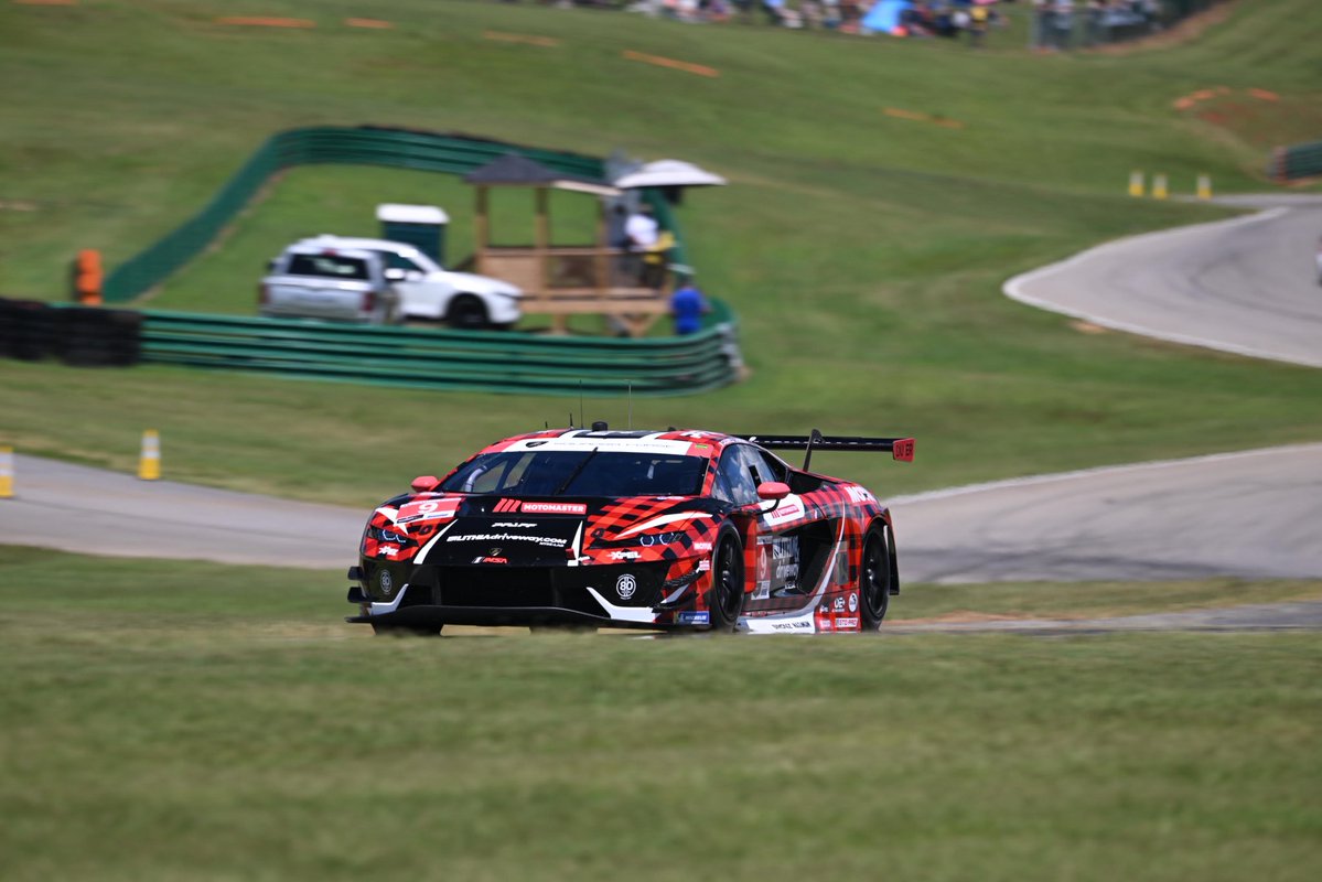 VIRNow's tweet photo. Hour 1 is complete. Full push to the finish!

@IMSA | @MichelinRaceUSA https://t.co/5EZAxzLTXD