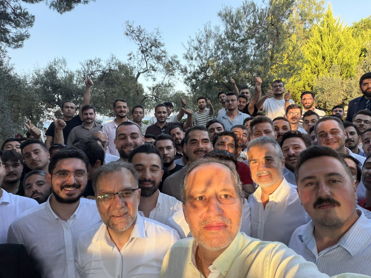 ofarukaktr's tweet photo. Genel Başkanımız Dr. Fatih Erbakan’ı Balıkesir/Altınoluk’taki konutunda; Gençlik Kolları olarak 300 teşkilat mensubumuzla birlikte ziyaret ettik. https://t.co/zVcvM7RYR6