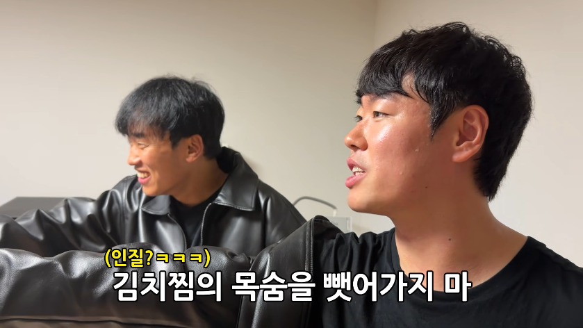 KirchOff_326's tweet photo. 여기 ㅈㄴ 웃겼음
갑자기 쳐들어왔는데도 자연스럽게 받아주시는 현석...
이게 바로 보물섬이다... https://t.co/B9MUkLvCiU