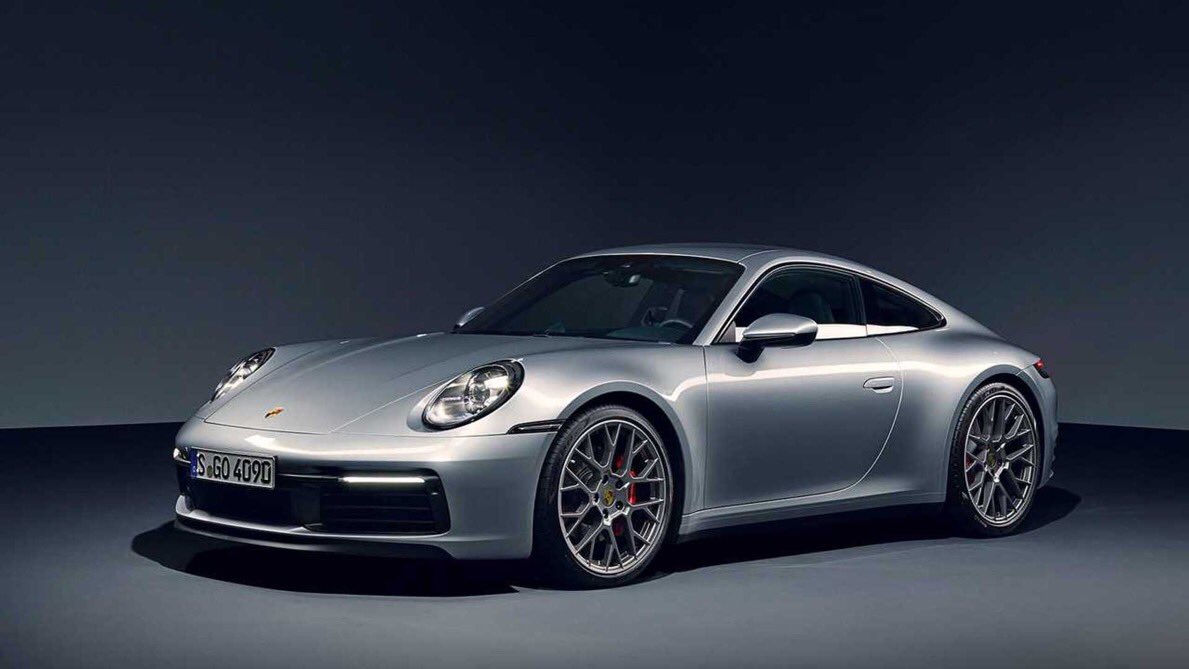 kiyaslayan's tweet photo. Alihan Kuriş’in 25 yaşındayken yaklaşık 3 yıl boyunca Porsche Carrera 4S marka otomobil kullandığı belirlendi.

  Hem kendisinin hem de kardeşi Hilmi Tuna Kuriş'in yarış atı sahibi olduğu öğrenildi. (Mustafa Kadir Mercan) https://t.co/aSeS1g21Gc
