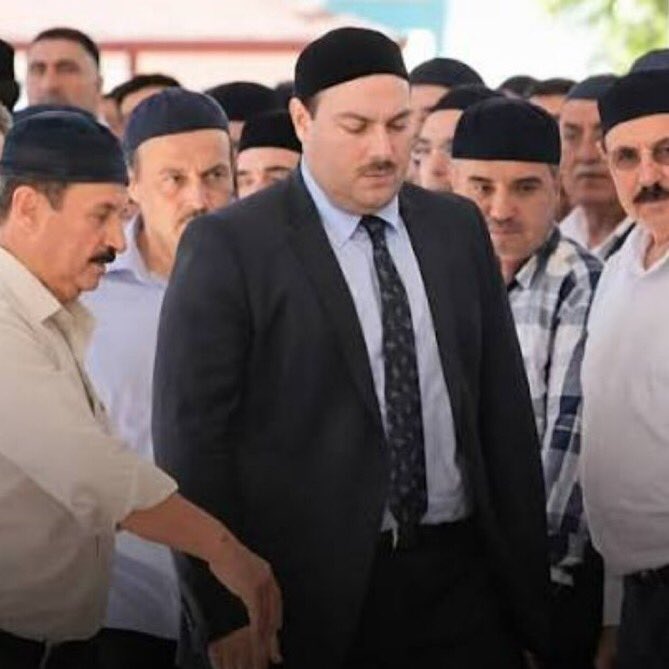 kiyaslayan's tweet photo. Alihan Kuriş’in 25 yaşındayken yaklaşık 3 yıl boyunca Porsche Carrera 4S marka otomobil kullandığı belirlendi.

  Hem kendisinin hem de kardeşi Hilmi Tuna Kuriş'in yarış atı sahibi olduğu öğrenildi. (Mustafa Kadir Mercan) https://t.co/aSeS1g21Gc