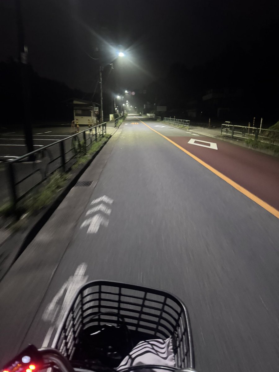 chanzu07's tweet photo. 終電逃してレンタルサイクルでナイツーw
いつもバイクで通ってる道やからバイクの有難みを感じた夜でした🤣 https://t.co/66AtI1u4jh