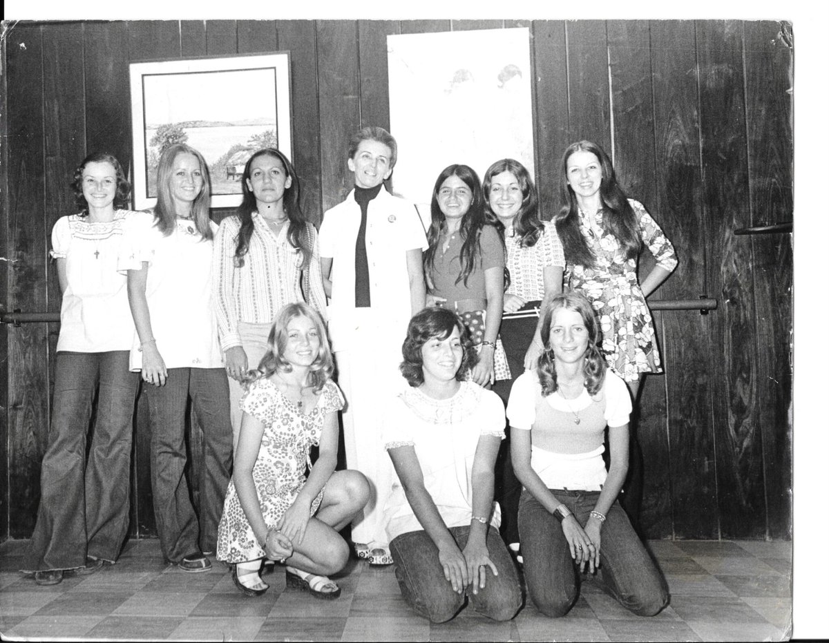 lahistoriaec's tweet photo. Luto en la cultura. Inge Bruckmann de Hollihan, fundadora de la Sociedad Femenina de Cultura y del Teatro Centro de Arte, falleció este domingo 23 de agosto a los 99 años. Durante décadas cultivó la práctica de la danza en Guayaquil. https://t.co/bNlySPBzZ9