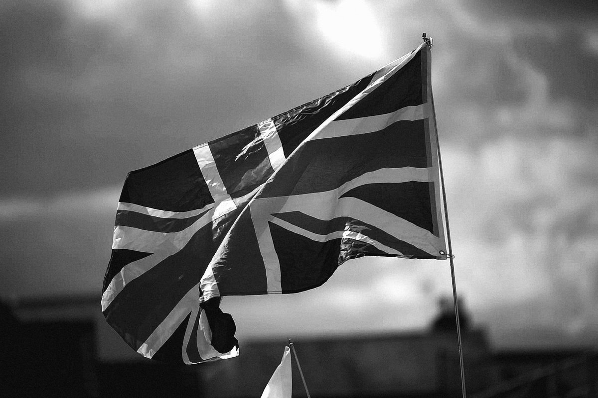 TheRoguePhotoUK's tweet photo. Something is happening in Britain.

People are angry. People are worried. People are marching. Others are pushing back.

Whatever side you stand on, pretending the tension isn't there won't make it disappear.
I’m not here to tell you what to think.
I’m here to document what I see.

📷 The Rogue Photographer

#TheRoguePhotographer #Britain #Photojournalism #DocumentaryPhotography