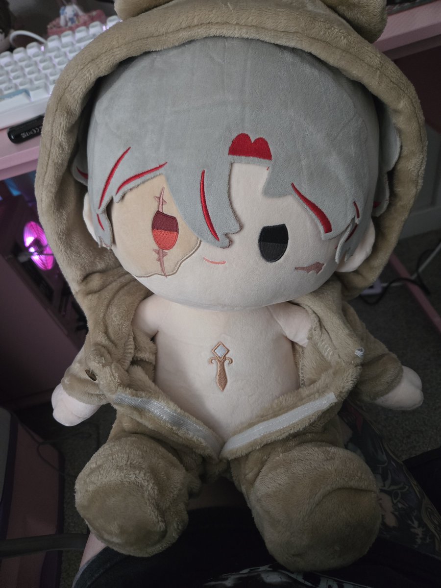 ScarApologist's tweet photo. MY BOY IS HEREEEE!!!! EEEEEE!!!!!! https://t.co/X5XqqIwXcl