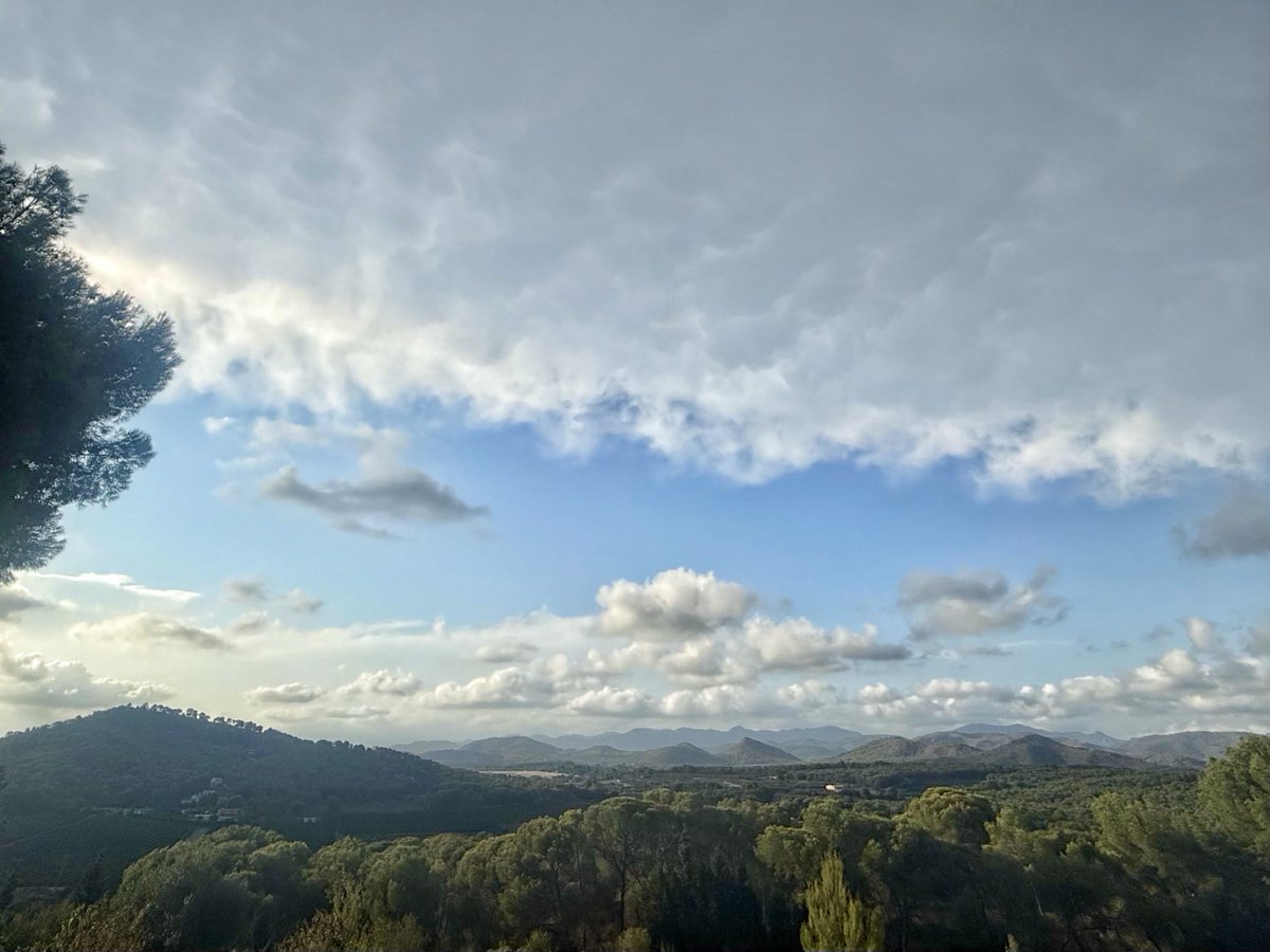 minervagra's tweet photo. Sagunto. Mammatus y solaco. @apuntoratge @avamet @AEMET_CValencia https://t.co/agCjXPXbTa