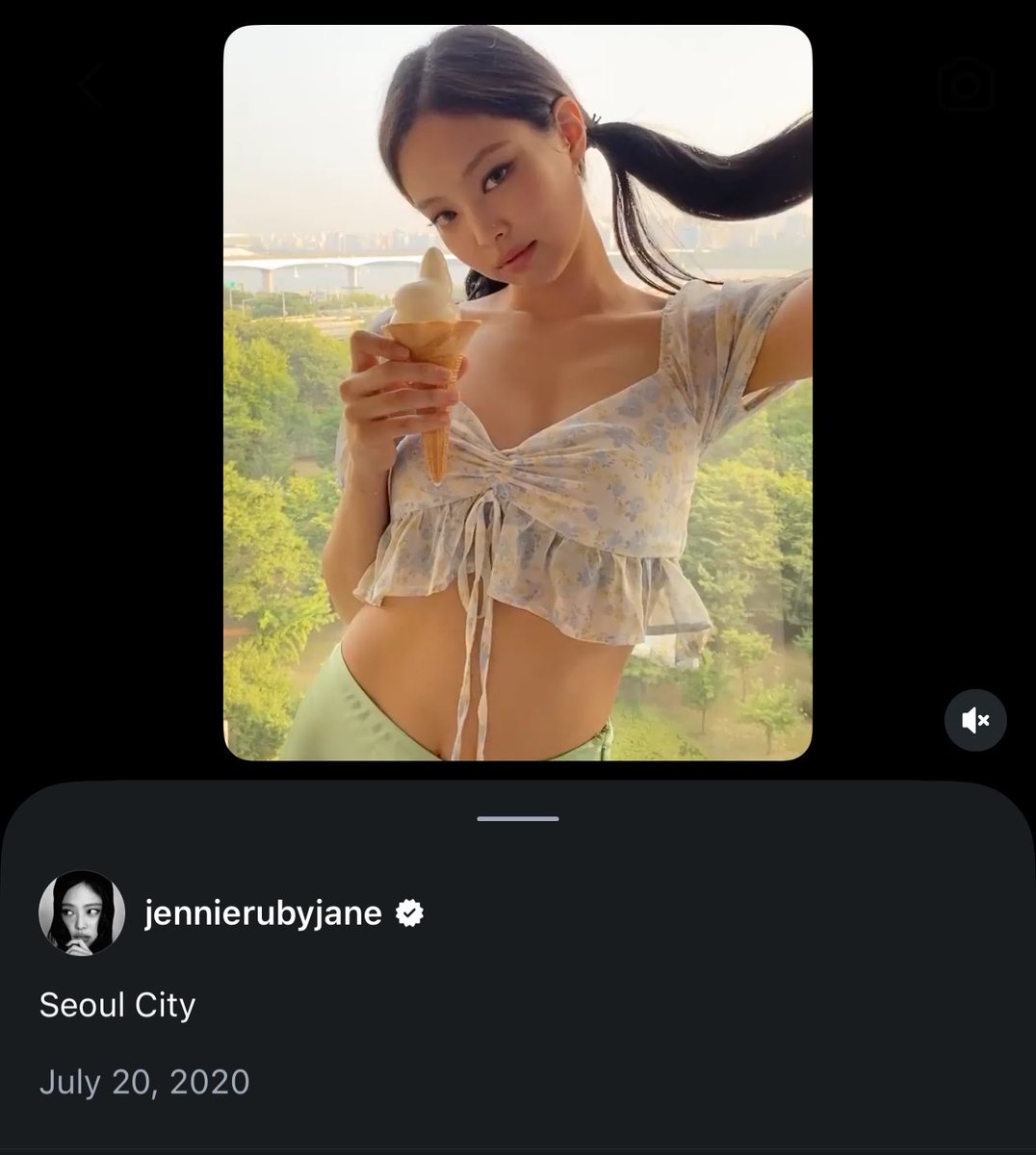 jenniel1e's tweet photo. The way jennie predicted her own song in 2020 https://t.co/5bFMsrIY1x